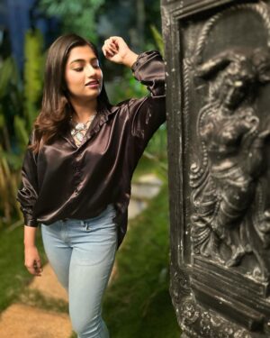 Archana Ravichandran Instagram - Hate is heavy; Love is light 🪶
Choose wisely !

Outfit : @sesha_bridalwear
Styling : @_.priya.dharshini_