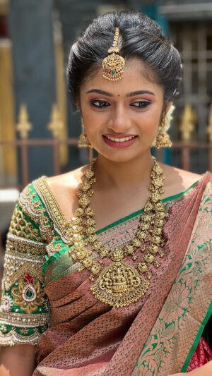 Archana Ravichandran Instagram - An unreal baby shower makeover on my real beloved  @vj_archana_ for the trending Raja Rani airing on @vijaytelevision It was a 2 days shoot and we created this classic traditional look in an ethnic saree.
 @vj_archana_ @mokshe_rental_destination @keerthana_makeup_and_hair @d_blossoms_saree