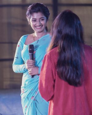 Archana Ravichandran Instagram - 🕊️✨🌎
.
.
Team
Saree : @sabiyaa_couture @the_one_inch_stylestudiio 
PC : @bathri.ramachandar 
Mua : @rakmakeupartistry 
Hair : @marysbridalstudio 
Styling : @subikanifabint