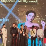 Archita Sahu Instagram - A new experience for me and my fraternity for this gala award nite at Dubai ! Extremely grateful to every Ollywood fans for this lovely award ! Thanks to 5Star Film Awards, Odia Samaj at Dubai & Ramesh Bhai!@rreventscineproduction @rameshbarikofficial #Dubai #Award #actor #actorslife @dubai @visit.dubai @odishasamaj