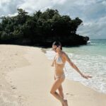 Arci Muñoz Instagram - Just go with ze flo… 🏝️🌊🌊🤙🏻 Mövenpick Resort & Spa Boracay