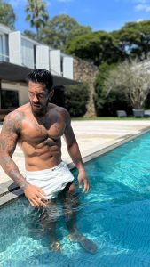 Arcrebiano Araújo Instagram - lazer de um sábado, qual foi o seu até agora? 👇🏼🎯 - leitura - treino on-line - aprendizado - vitamina D