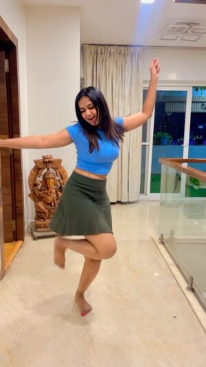 Ariyana Glory Instagram - 😂😅

#ariyanaglory #ariyana

VC my cutie @harshitha_karthik_ 😘
