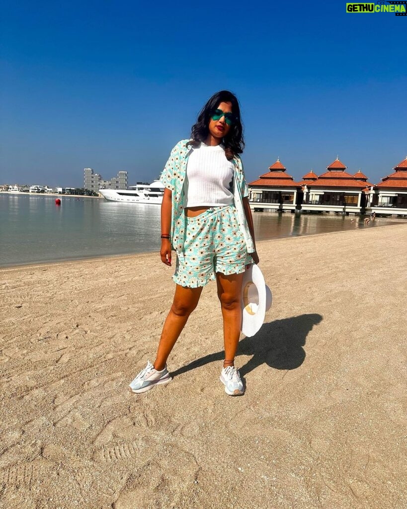 Ariyana Glory Instagram - Living in the moment is the Best part of life #dubai🇦🇪 #ariyanaglory #traveldairies #2024 #lovetraveling Dubai, United Arab Emirates