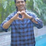 Arjun Rampal Instagram - Evolve your style with BAGLINE, House of Luxury Bags, latest Giveaway! 🎁✨ 1. Follow @Baglineindia 2. Mention your top gift combo from BAGLINE’S Website 3. Share it on your story 4. Tag @baglineindia Don’t miss out on the chance to win the ultimate gift! #ContestAlert #BAGLINE #HouseofLuxuryBags #ad