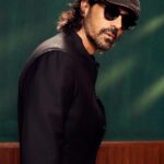 Arjun Rampal Instagram - You, Looking at me? #mamifilmfestival #imdb #TheRapist #redcarpet #jiomamimumbaifilmfestival