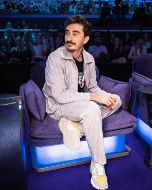 Artem Kalaydzhyan Instagram - Маугли стал взрослый 🤗
Новое юмористическое шоу «Лига городов» на ТНТ с 17 сентября 🤗

По-прежнему ищу жену 😄🙌🏻