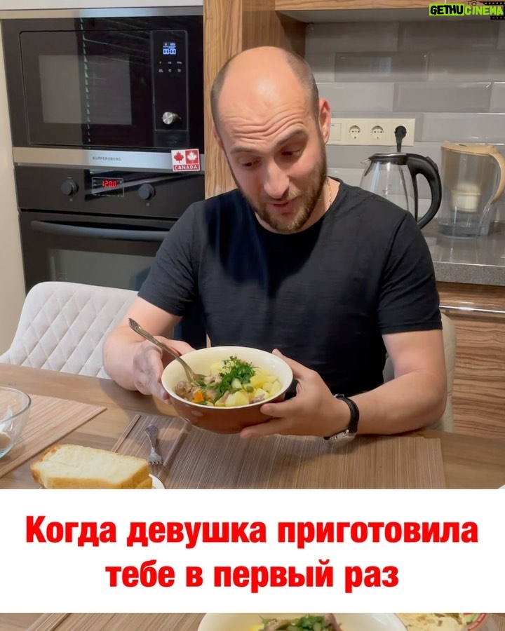 Artem Karokozyan Instagram - Проверяю потенциальную жену на способность прокормить семью, друзей и банкетоспособность 😄😄😄