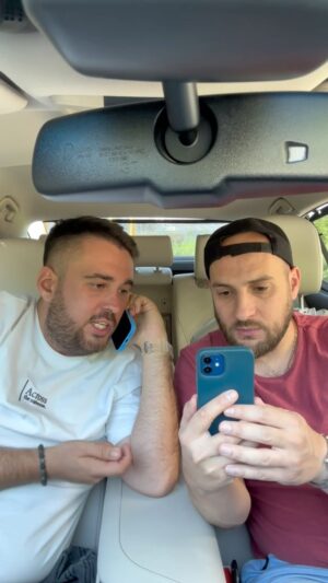 Artem Karokozyan Instagram - Одетая девушка становится вымирающим видом!