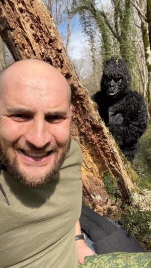 Artem Karokozyan Instagram - Выживание в диких условиях 2 часть! 

В каких условиях выжить в следующий раз для вас!
Обязательно сниму как выживать в пустыне..