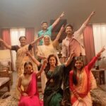 Arti Singh Instagram - Bolo Tara ra ra 🤣🥳 . . . #dancechallenge #onset #shravaniteam #fun #reels #trendingreels #reelsinstagram #crazyplan #bts #dance #bolotararara