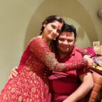 Arti Singh Instagram - Jab main raat ko so jati thi bagal mein aunty ke ghar pe toh godd mein uthake daddy laate hain but tht part my Vicky bhaiya did . Not a brother but a father to me . The one who introduced me to my bhabhi first time meri behen nahi meri beti hai ye .. I love you Vicky bhaiya . Thank u for being a father . Happy birthday . I pray u are always healthy and happy @anujasingh60.as @vicky5781 @geetasingh597