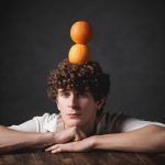 Artur Babich Instagram - апельсины и я🧑🏻‍🦱🍊 📸 @daria.dunich stylist: @stylist.nazgul 🤵@sahar_fashionist París, France