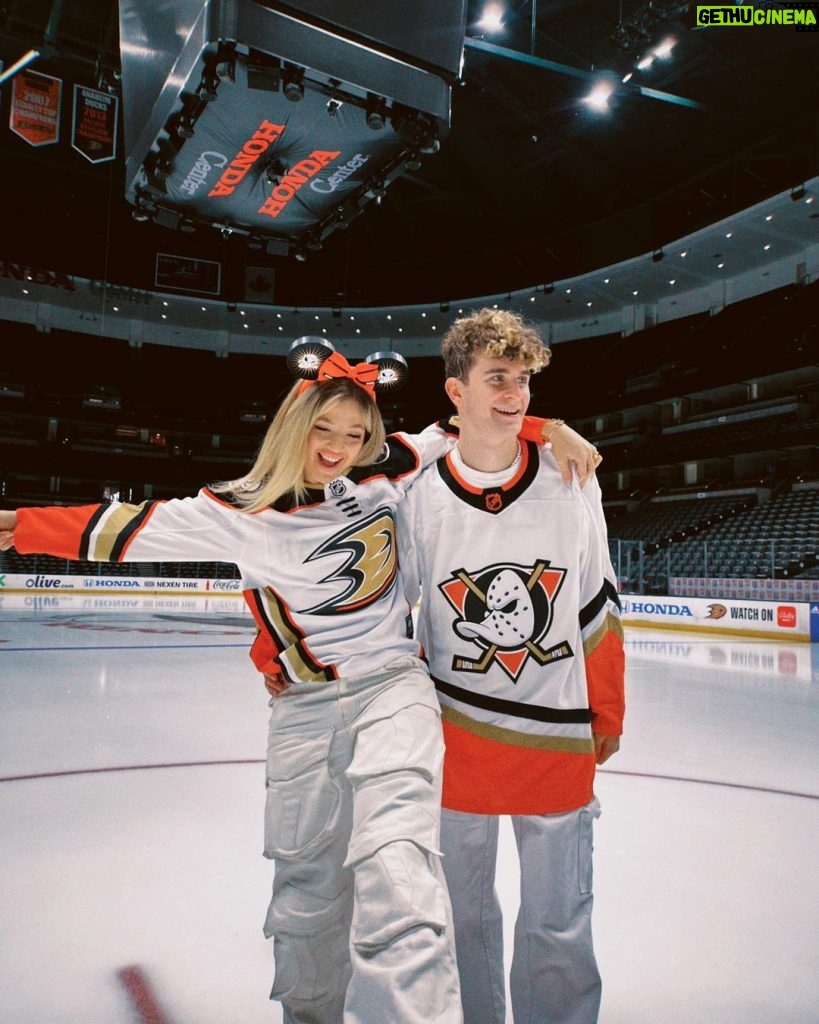 Artur Babich Instagram - My world 🧡🏒 #flytogether Los Angeles, California