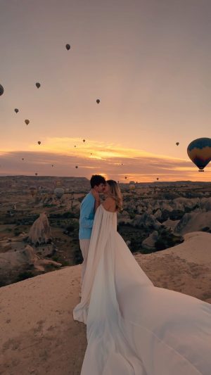 Artur Babich Instagram - Cappadocia ❤️
увидеть и влюбиться!

особенно, когда вы живете в самом красивом отеле @museumhotel 

Video: @alenabasova_photo