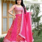 Arya Instagram - Life’s better in pink 🩷 MUA @abilashchickumakeupartist Styling @sabarinathk_ Costume @utsavcelebrates Choker @kallarackalladiescollection Maangtikka @keyaa_by_kartika #dressup #makeup #lovemylife #lovemyjob #lifeisbeautiful #fashion #ethnicwear #pink