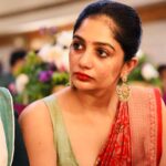 Arya Instagram - ഒരു ലോഡ് ഭാവങ്ങൾ 💀🫣 Saree @kanchivaram.in MUA and hair @vikramanvijitha #candidshot #weddingseason #sareelove #dressup #makeup