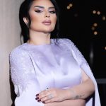 Aseel Hameem Instagram - ٥٢ عام من النجاح والتقدم والازدهار كل عام ودولة الامارات بخير والله يعم الأمن والامان على دولة الامارات الحبيبة حكومه وشعباً🇦🇪 اطلالة الفنانة اصيل هميم من مسرح العين في احتفالات اليوم الوطني Business Management: @ali.hamem Styled by @eliomoussallem Designer @maison.eliomoussallem Make up : @bassam_kwaideh_makeup Hair @rannyhairstyle Photo @reemaphoto_ #اليوم_الوطني_الاماراتي #العين #مسرح_العين #ابو_ظبي #anstagram