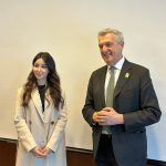 Aseel Omran Instagram - It was an honor to briefly meet Fillipo Grandi, the United Nations high commissioner for refugees. What an inspiration, and a great insight to what’s going on around the globe. ________________ سُعدت جداً بلقاء المفوض السامي لشؤون اللاجئين والحديث معه عن أوضاع النازحين واللاجئين حول العالم وما يمكن تقديمه من دعم وتوعية بأهمية تكاتفنا للمساعدة في تحسين المستقبل قدر المستطاع بإذن الله 🙏🏼 #voiceswithrefugees Riyadh, Saudi Arabia