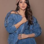 Aseel Omran Instagram - حلو التغيير عشان كذا مبسوطة بتعاوني مع @bellacontactlenses بمجموعة ألوان طبيعية جديدة 👁وهذا كان لوني المفضل بالمجموعة😍 ________________ Contact Lenses: @bellacontactlenses Stylist: @cedrichaddad Makeup artist: @Alberto_makeup Hair dresser: @Wassimsteve Photographer: @kifah.ballani