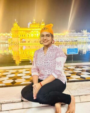 Aseema Panda Instagram - On the last day of our trip we made it to the Golden temple and completely blown away with its aura. Such peaceful atmosphere and beautiful rendition of Shabad kirtan, just winded our soul with spiritual sensations. Such a beautiful and moving experience. 🙏