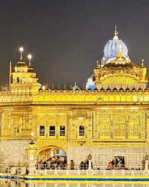 Aseema Panda Instagram - On the last day of our trip we made it to the Golden temple and completely blown away with its aura. Such peaceful atmosphere and beautiful rendition of Shabad kirtan, just winded our soul with spiritual sensations. Such a beautiful and moving experience. 🙏