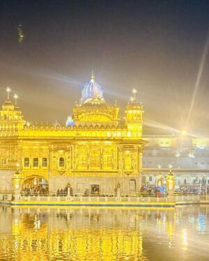 Aseema Panda Instagram - On the last day of our trip we made it to the Golden temple and completely blown away with its aura. Such peaceful atmosphere and beautiful rendition of Shabad kirtan, just winded our soul with spiritual sensations. Such a beautiful and moving experience. 🙏