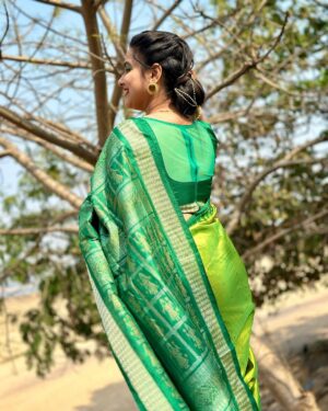 Aseema Panda Instagram - Always a handloom lover. 💖
Wearing this beautiful Handcrafted Putli Design saree from @handloom_shree .