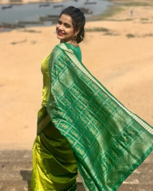Aseema Panda Instagram - Always a handloom lover. 💖
Wearing this beautiful Handcrafted Putli Design saree from @handloom_shree .