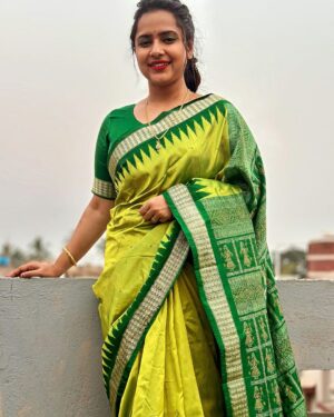 Aseema Panda Instagram - Always a handloom lover. 💖
Wearing this beautiful Handcrafted Putli Design saree from @handloom_shree .