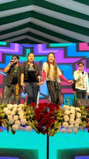 Aseema Panda Instagram - “Dhulia Janda” with the OG @rayelinasamantaray 🔥& the OG Choreographer @amitnayak.8 ✨

Team @aseema__panda_live 🦋 never fails to make everyone dance on stage . Such a grand show it was at @nua.odisha NC autonomous College ,Jajpur !!!

@aseema_panda 💃🏻