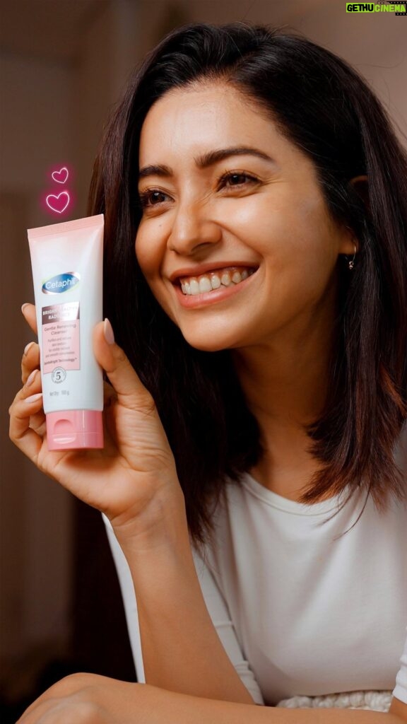 Asha Negi Instagram - Embrace your skin’s natural glow with Cetaphil’s dynamic duo! ✨ Renewing Cleanser for smoothness and Gentle Perfecting Serum for radiant skin - it’s a match made in skincare heaven! 💖 #Lovemakesmeglow #CetaphilIndia #DermatologistRecommended @cetaphil_india