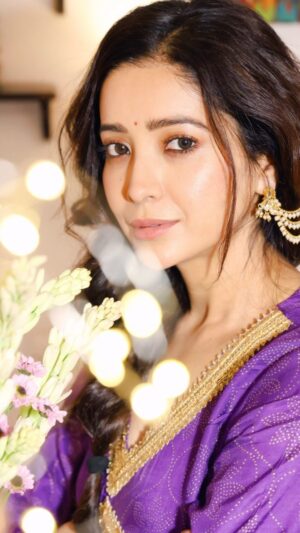 Asha Negi Instagram - Kabhi bachchon si jhalakti hai nadaaniyan mujhmein,
Kabhi itna sambhalti hu ki umar kaanp jaati hai..
Cr. @ishqhoon_ 
.
@shivangi.kulkarni 
@makeupbychanch 
@ananyaarora2013 
@bunaai x @theboltpr