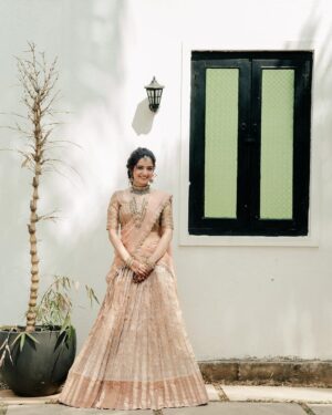 Ashika Ranganath Instagram - Akkana maduve 🤍
 
Team behind this amazing look 🤍 
Amidst my busy shoot schedule & promotions, hardly had any time to arrange the wedding looks… huge shoutout to the entire team for helping me put up this beautiful look! 

Super gorgeous outfit by @angalakruthi 
Styled by our very own sweetheart @varshini_janakiram @stilerush_by_varshinijanakiram 
Beautiful jewellery @navrathan1954 
Subtle & natural make up look @abhilasha_kulkarni 
All time favourite hairstylist @paramesh_hairstylist 
Shot by the amazingly talented & sweet @huesbyartopia 
Beautiful decor @vistaraevents