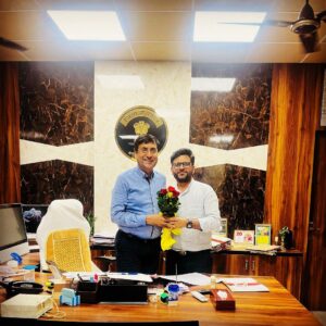 Ashok H Choudhury Instagram - @hmdhaka1 It was nice meeting with my dear friend, a dynamic #IAS Officer, spiritual seeker, fearless officer same time a good human being. Always happy, positive, and with an energetic personality.
Wish you happy journey ahead .