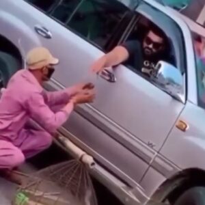 Ashok H Choudhury Instagram - खरीद कर पंछी पिंजरे से, मुझे रिहा करने का शौक है।