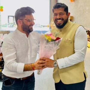 Ashok H Choudhury Instagram - #Friendship is the purest form of love …Feeling thankful that destiny has given us a chance to meet up again and again,n made me realise that this bond has a kind of uniqueness in itself....dynamic ,visionary successful Business leader..
wish you many more achievements @vijayendrasurve #Friends #goodtime