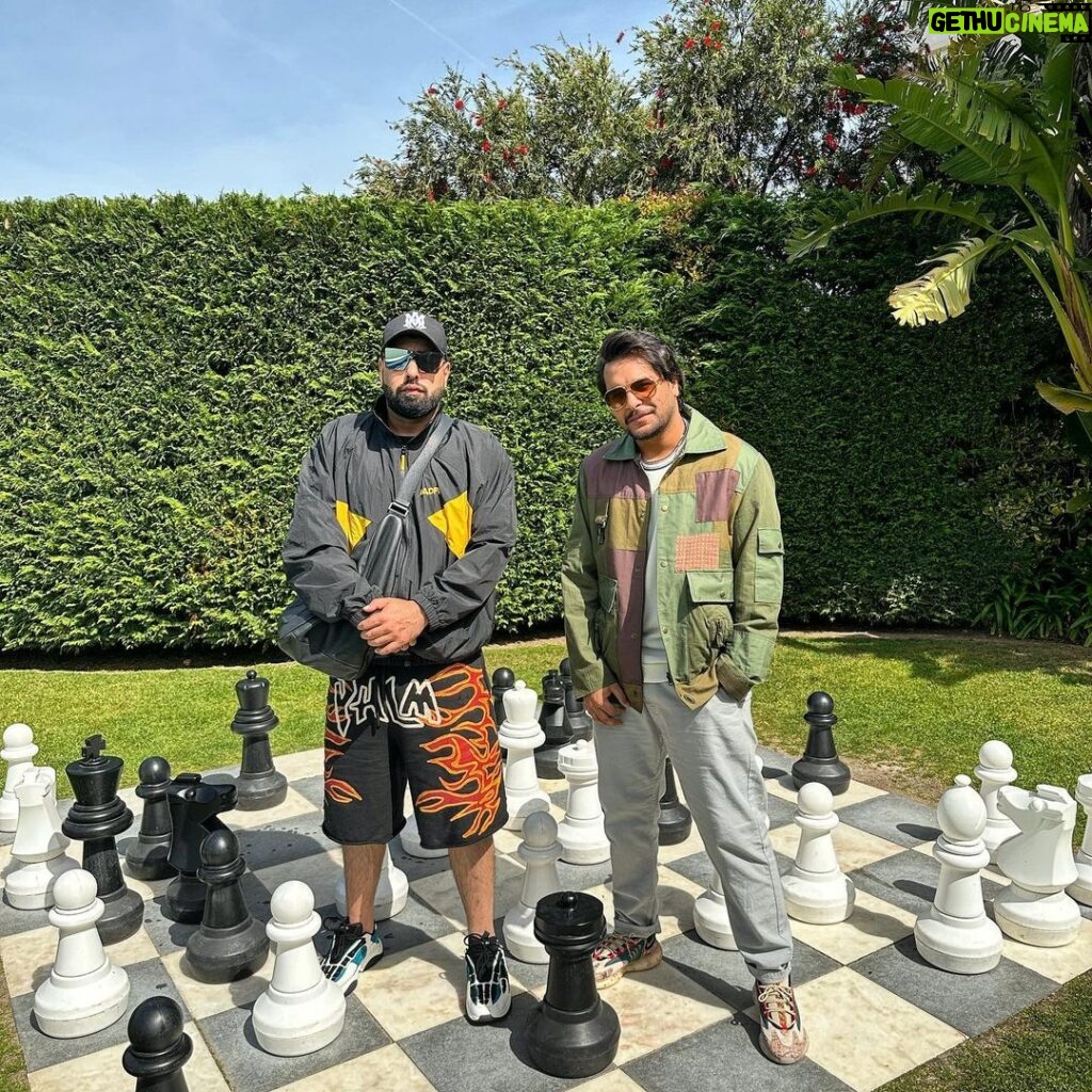 Asim Azhar Instagram - Art has no boundaries 🇵🇰🇮🇳 @badboyshah 👑 Lisbon, Portugal