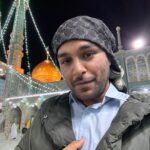 Asim Azhar Instagram - Ramadan Mubarak 🌙 So lucky to be seeing the start of this holy month at the doorstep of Ahl-e-Bayt (as) with my family, Alhamdulillah. Aap sab ke liye duaa aur pyaar 🤲🏽 Qom, Iran / قم جمهوری اسلامی ایران