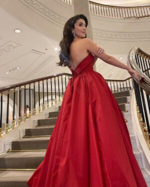 Aslıhan Güner Instagram - Heyecan dolu,büyülü bir geceden.. ♥️✨
İstanbul Galası.. ♥️
__________________
Harika ekibime çok teşekkür ediyorum♥️🙏🏻
Styling @itsardagurdal ✨
Elbise @tuvana_buyukcinar @a46tuvanam 
Saç @batuhangelisli & @cengizakdumann 
Makyaj @dilannnsen ♥️
Ayakkabı @maisonvalentino ✨
Mücevherler @terzihan 💎
Otel @conradistanbulbosphorus 💫
Ve @katicoban ✨ 
Ve @muge_bolat ✨