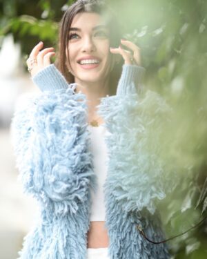 Aslıhan Güner Instagram - 💙
Rainy, but sun shining in my heart everyday..✨