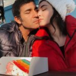 Aslıhan Güner Instagram - 12. Yılımız bugün..🎊 Ruhumun ikizi.. Canmânâ’m.. Her güne mutlu uyanma sebebim.. ♥️🙏🏻 Not:Yıllaaar önce söylediğim gibi “en yakın arkadaşınızla evlenin!”☺️
