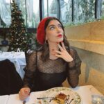 Aslıhan Güner Instagram - Aralık ayı klasiği.. ♥️ Kırmızı ve ben.. 💫🎄