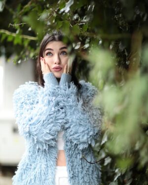 Aslıhan Güner Instagram - 💙
Rainy, but sun shining in my heart everyday..✨