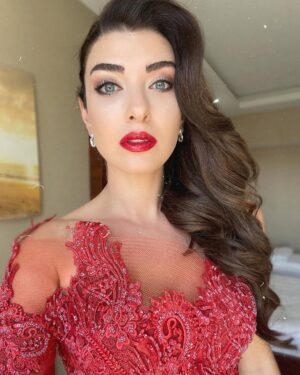 Aslıhan Güner Instagram - 💃🏻✨
Biraz ışıltı,çok teşekkür! 🎉🤟🏻