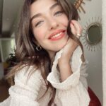 Aslıhan Güner Instagram - Ta taaam💫 Bir takım sürprizler mi ? 🍀 #comingsoon🤫