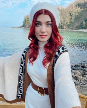 Aslıhan Güner Instagram - 🤍
Bir yanım mavi,bir yanım yeşil..
Karadeniz’im.. 🌿🌊