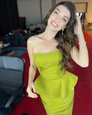 Aslıhan Güner Instagram - Ne demiştik?
Parlat,çoğalt,abart! ✨🤟🏻🍀