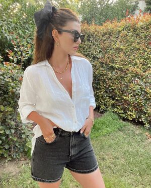 Aslıhan Güner Instagram - 🖤
#sunkissed 💋