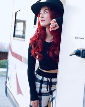 Aslıhan Güner Instagram - Karavan;İkinci evim🤠🤟🏻
Set🖤